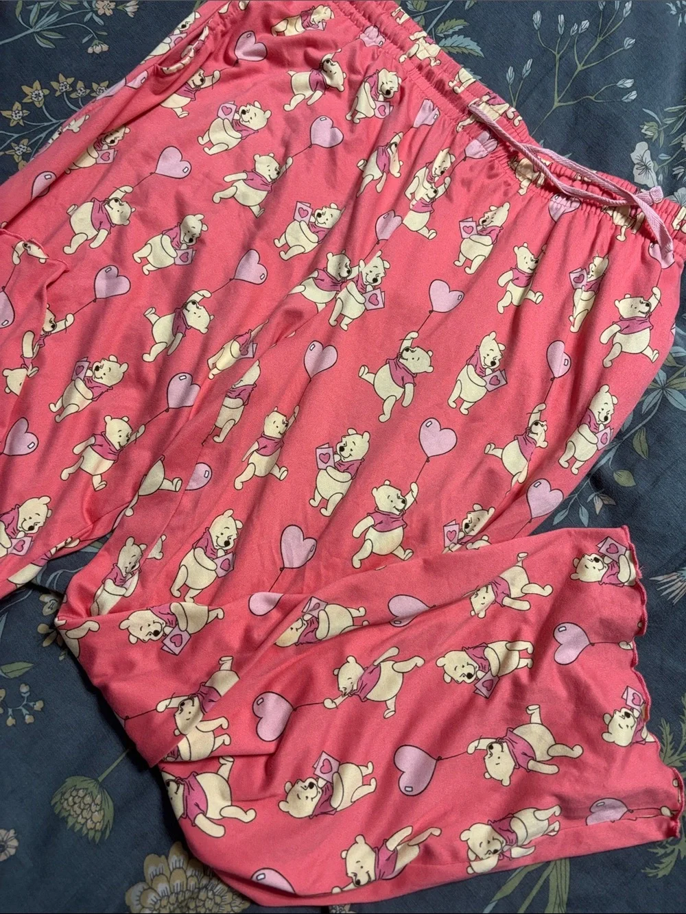 Women’s Disney Winnie the Pooh Gray and Pink Heart Pajama Set Size Large - Picture 3 of 6